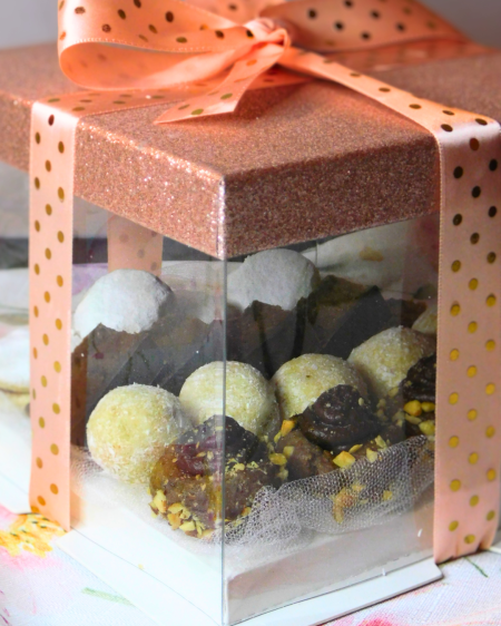 Domaći kolači u ukrasnoj kutiji - Cakina Kuhinjica